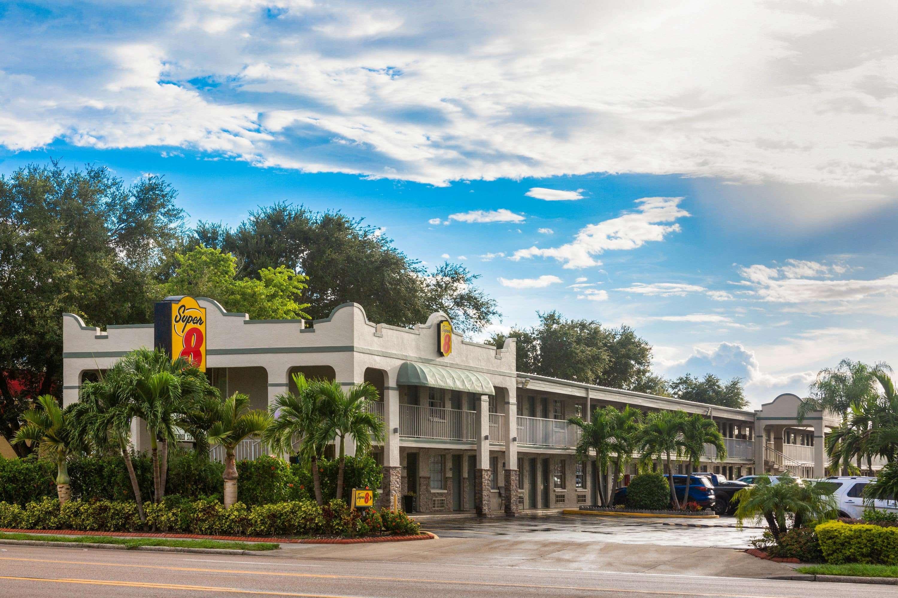 Super 8 By Wyndham Bradenton Sarasota Area Motel Exterior foto